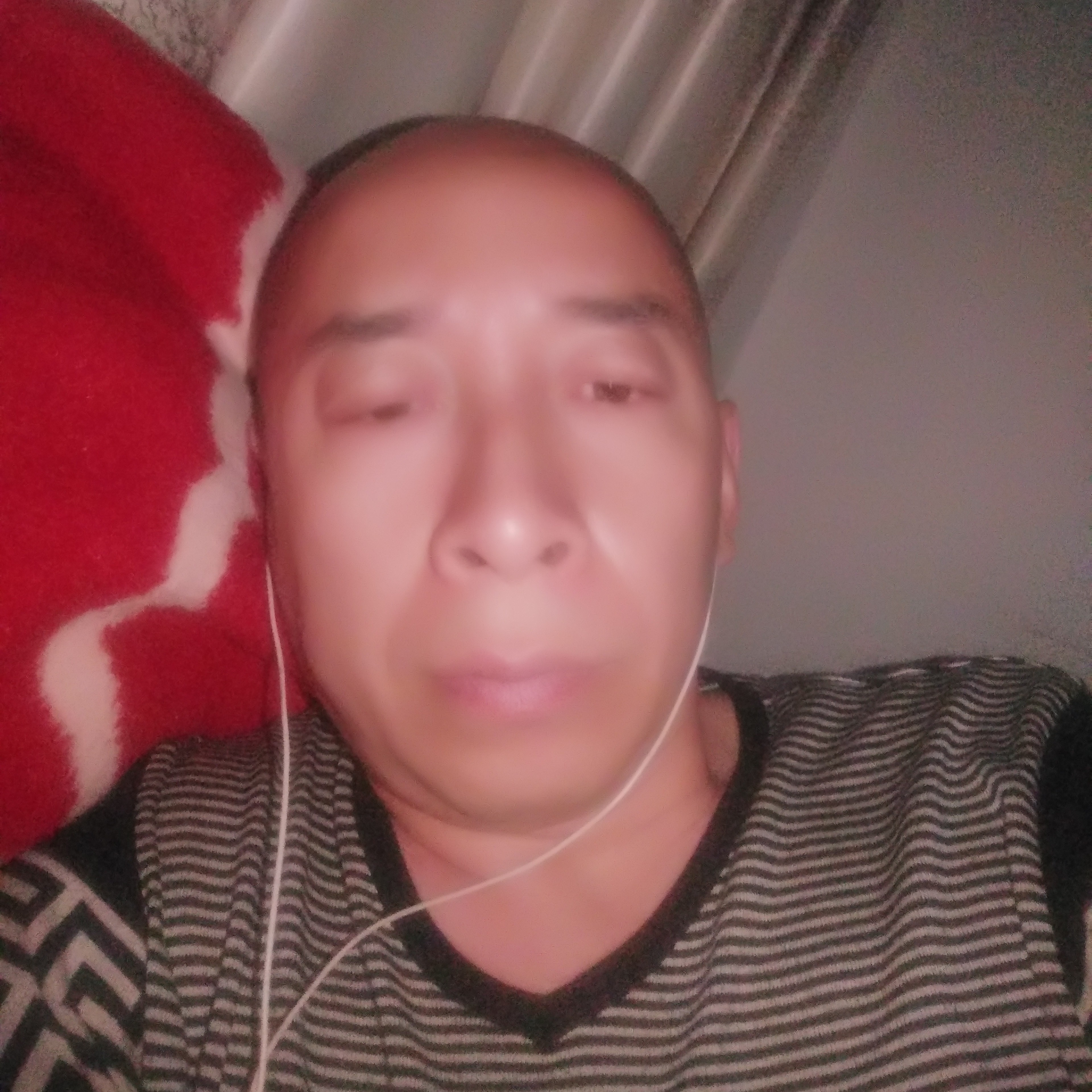 柔弱扯钢笔的照片