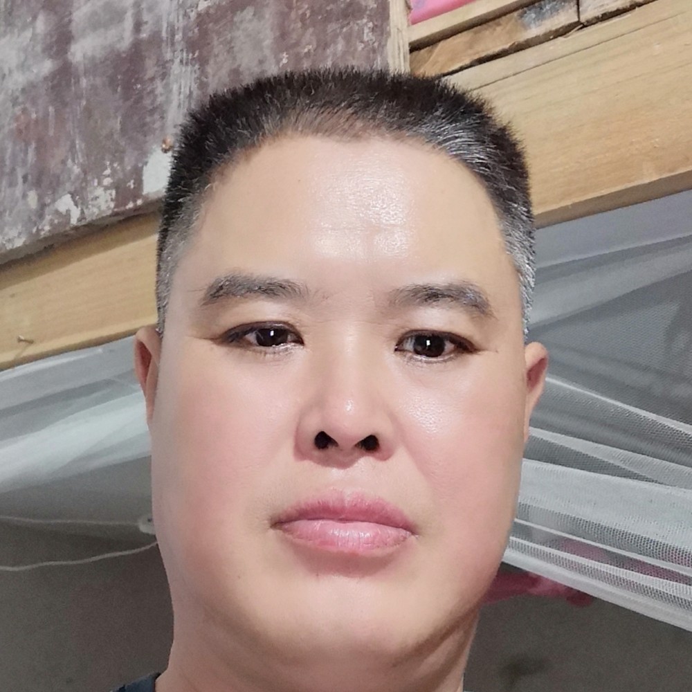 喜悦苦恋墨镜的照片