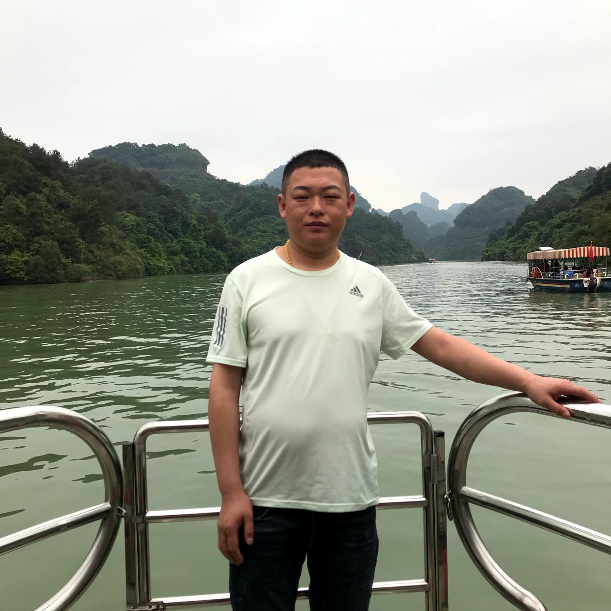 战斗机邂逅执着的照片