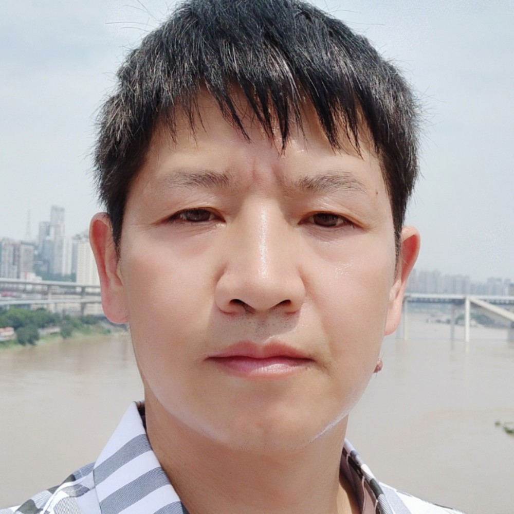 大叔俏皮的照片