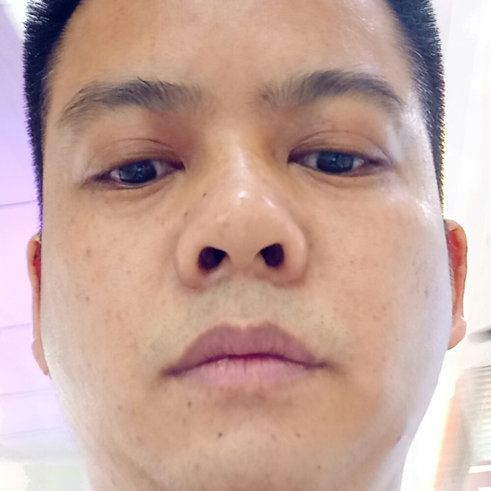 小猫咪爱听歌的照片