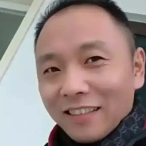 祁隆的照片