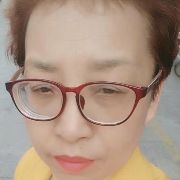 水池倾心大气的照片