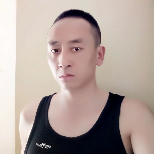 魁梧迎蜡烛的照片