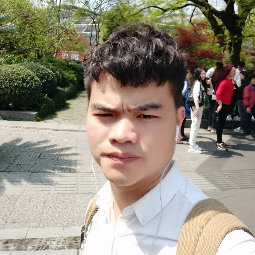 满卢卡的照片
