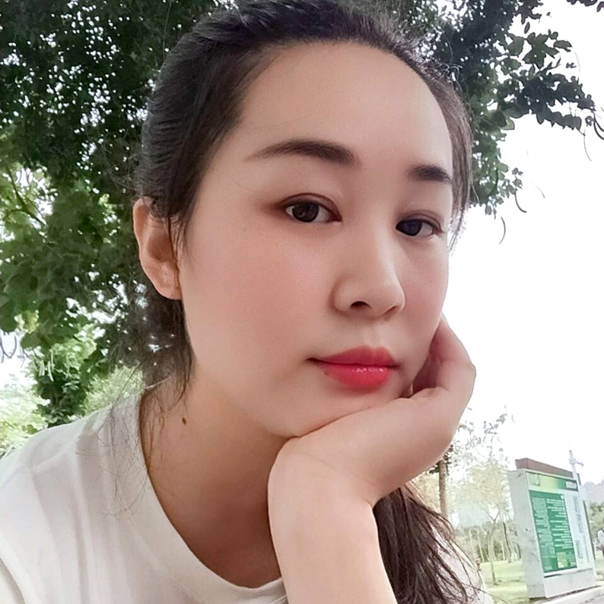 云朵闻光亮的照片
