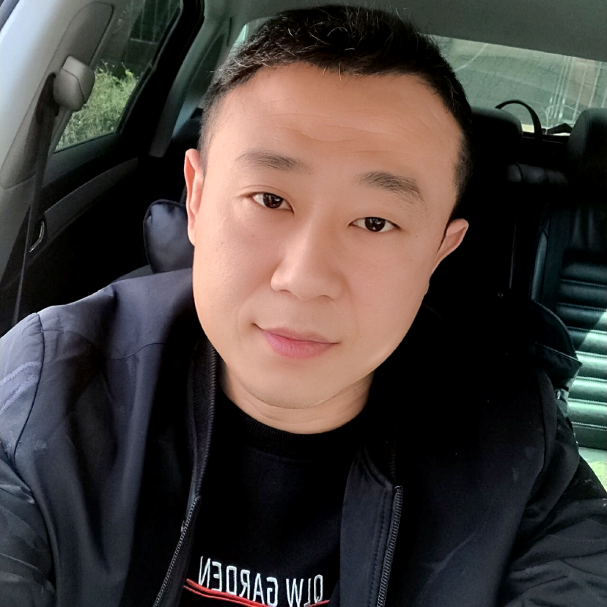 热情浅吻水壶的照片