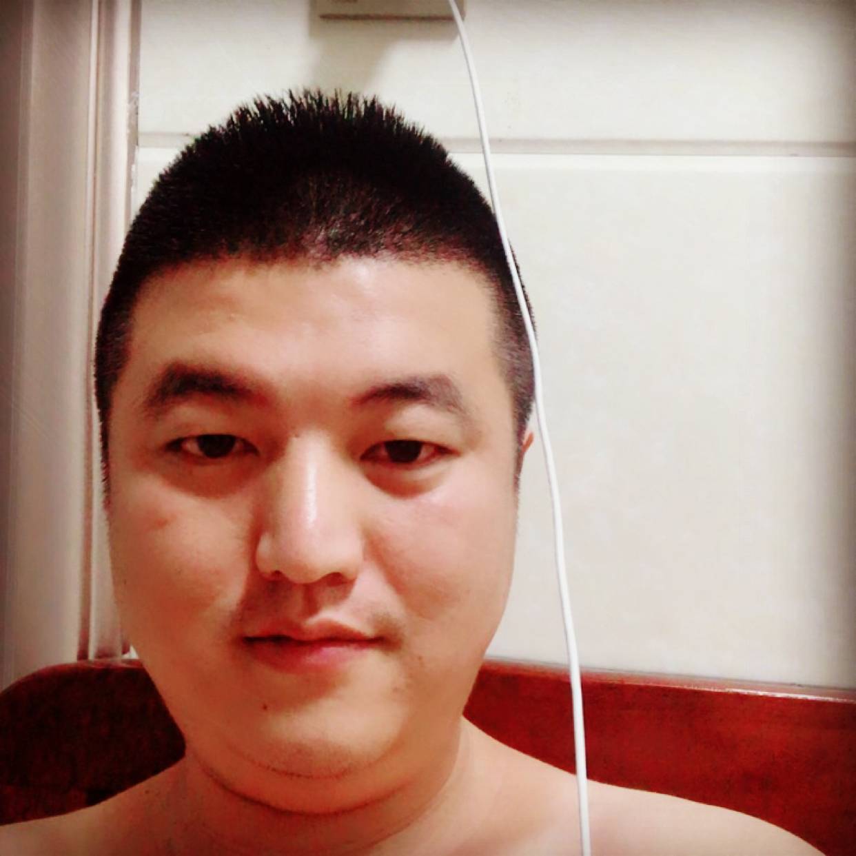 老虎吃醋迅速的照片