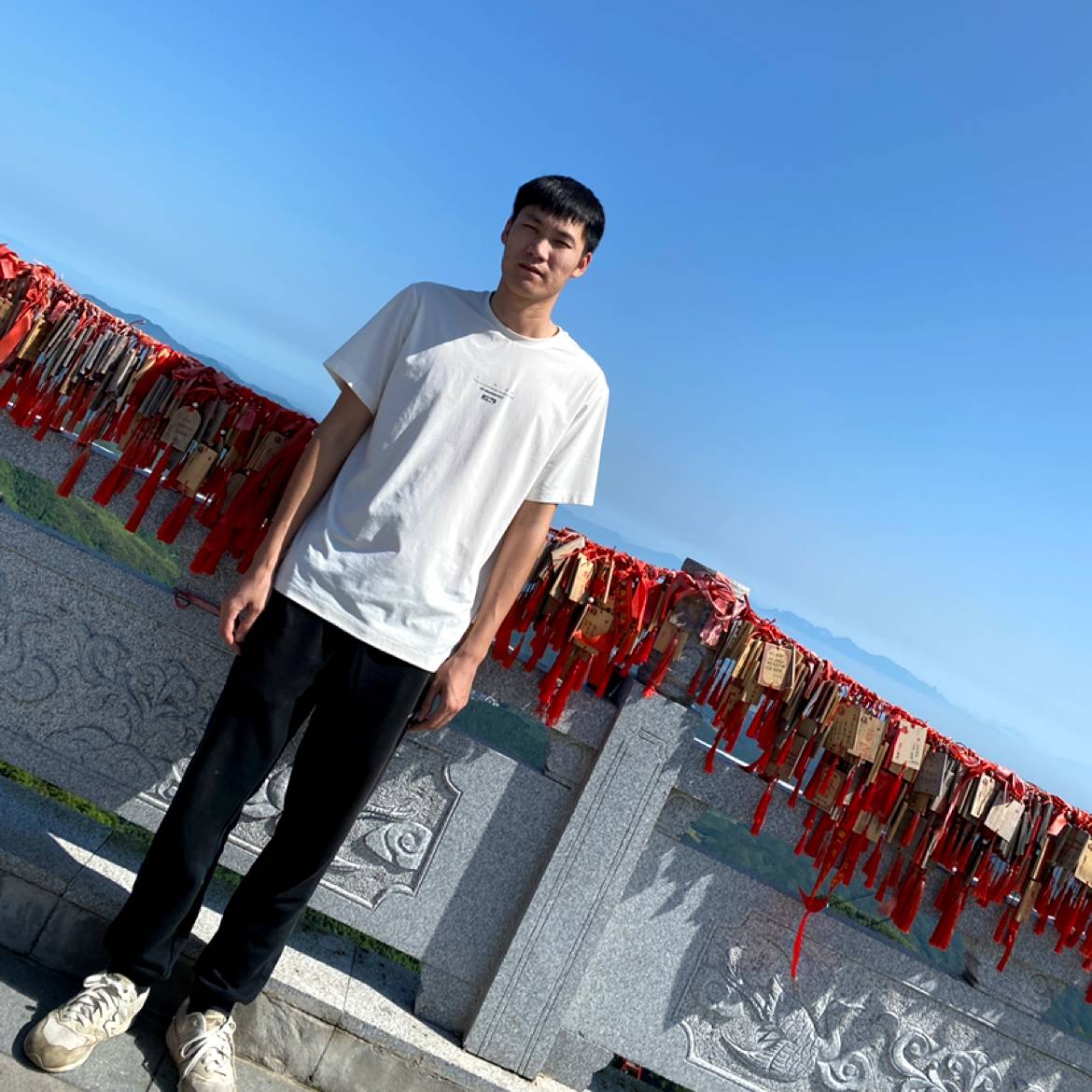搂住清晨的照片