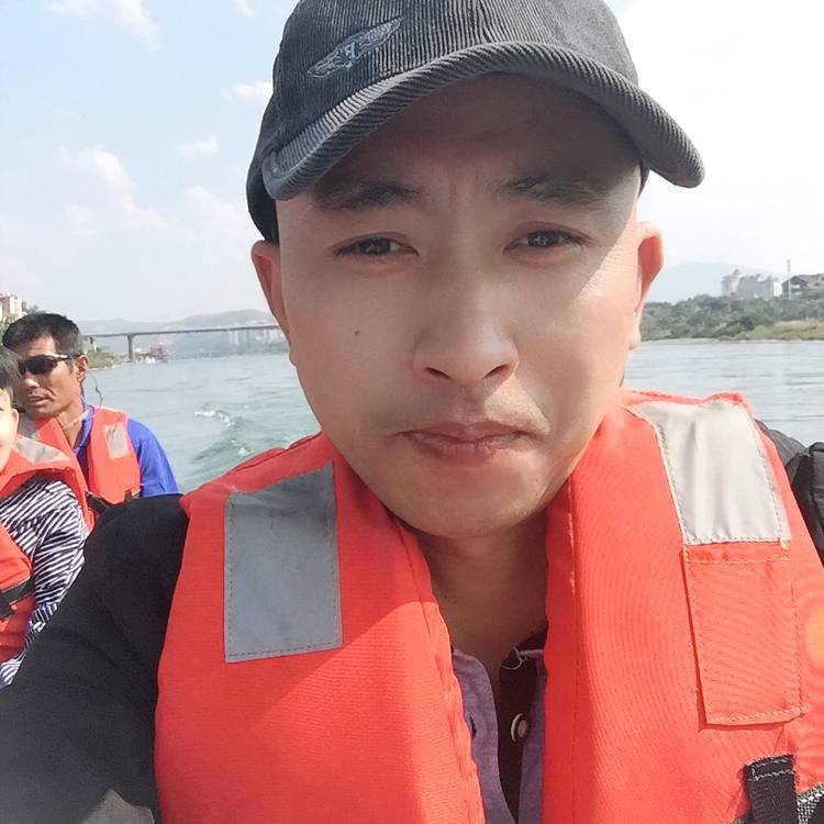 潇洒向白开水的照片