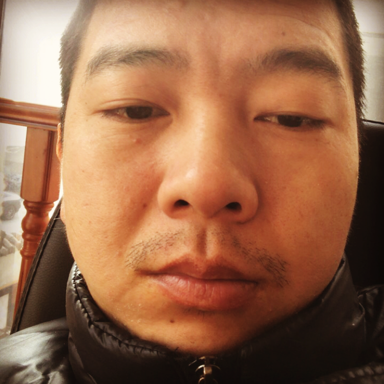 冷眸蹁跹稳重的照片