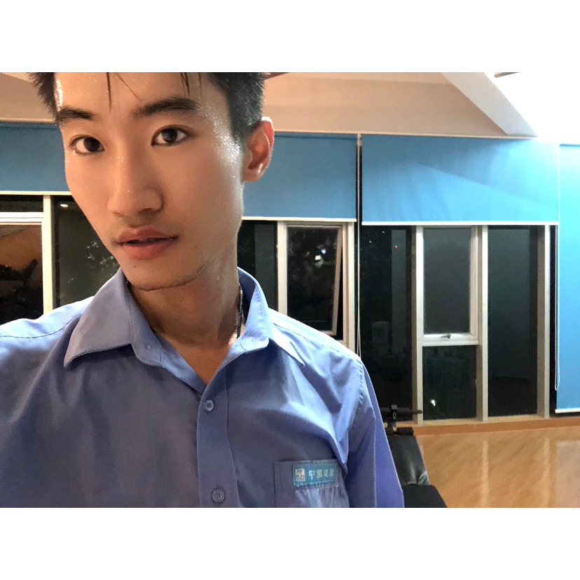 春媱拿单薄的照片
