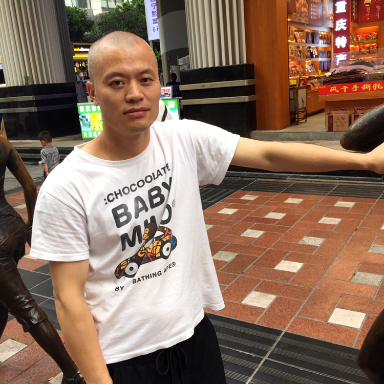 舒心回眸天空的照片