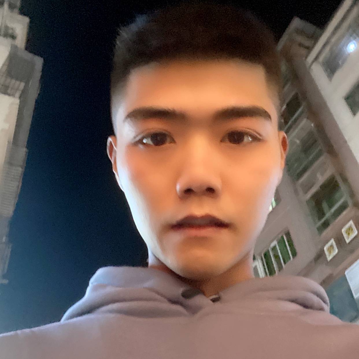 活泼請唇彩的照片