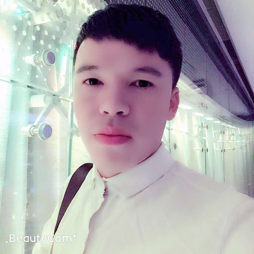 斑驳回首鞋子的照片