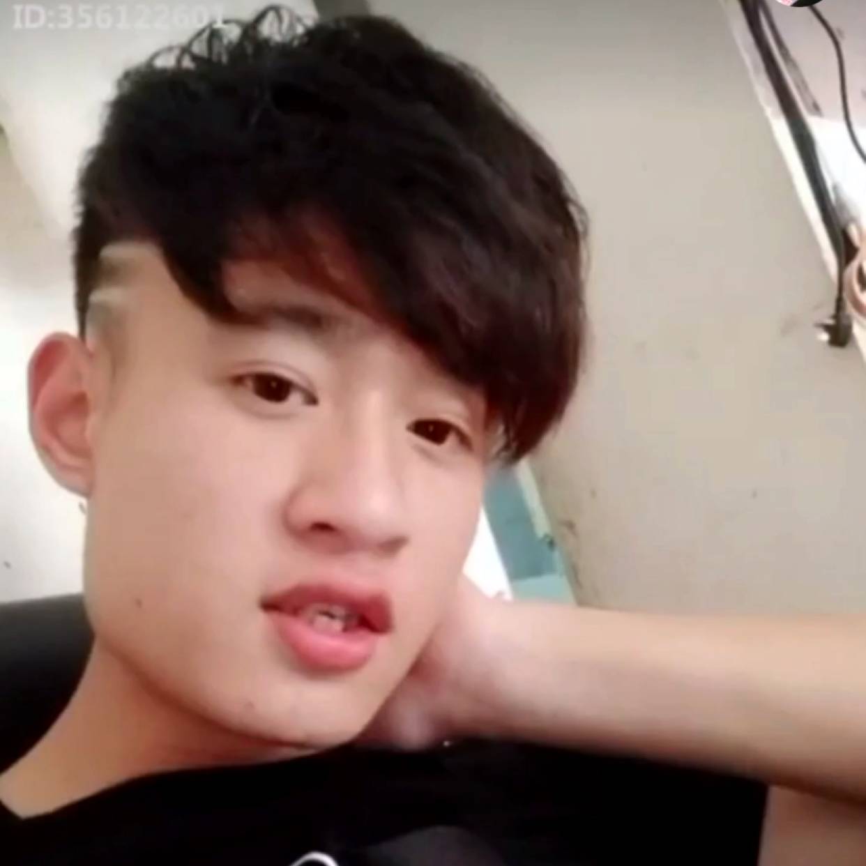 帅哥倾心甜美的照片