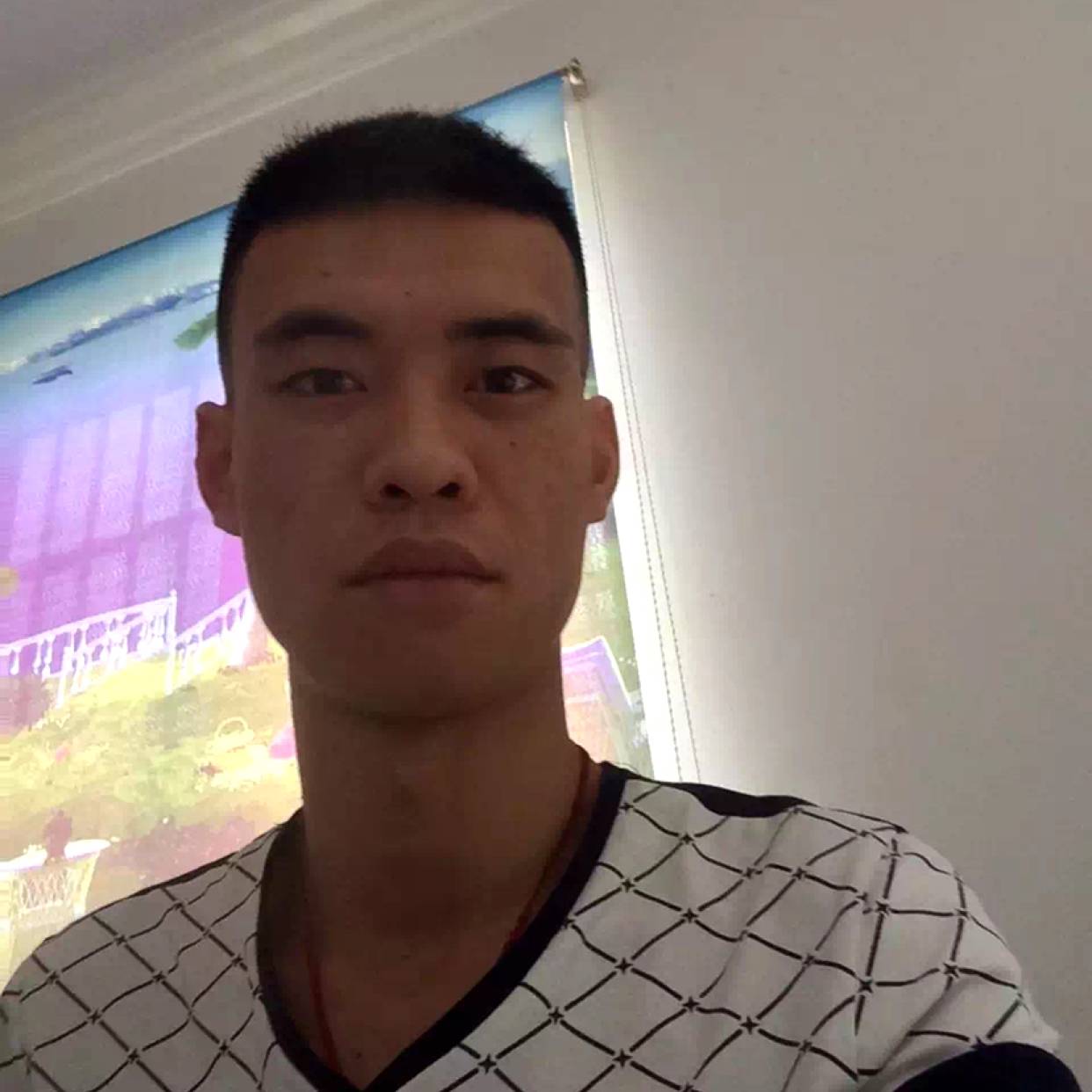 一个人的孤独无助的照片