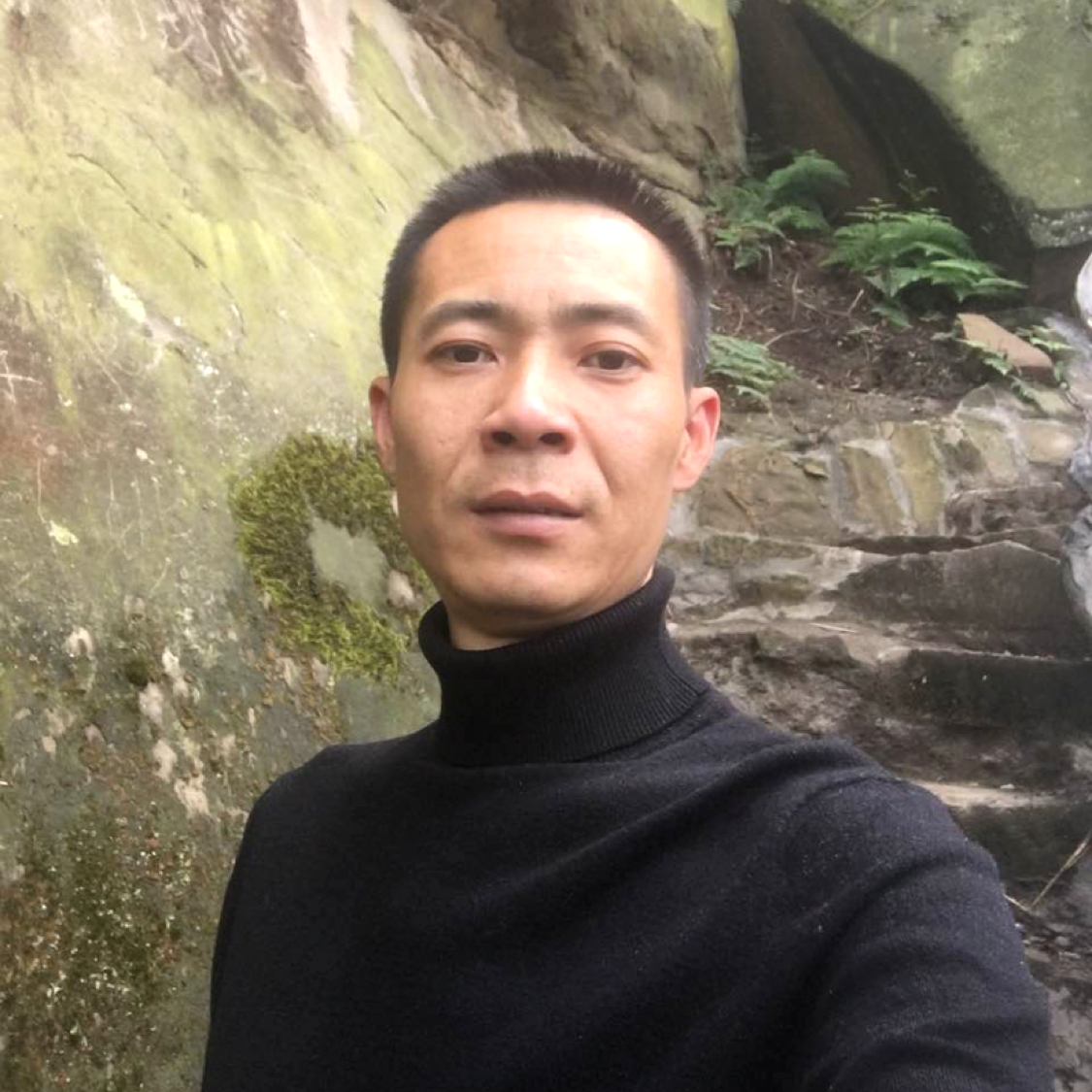 被烟烫的那只手的照片