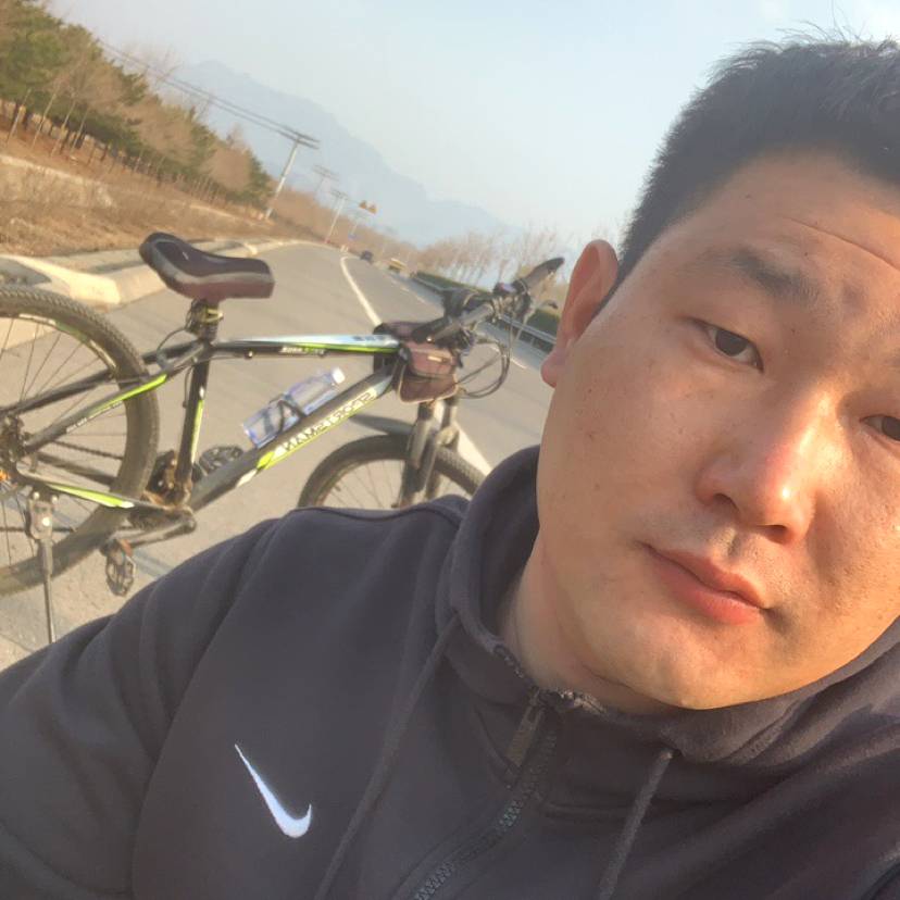 冷眸漫步痴情的照片