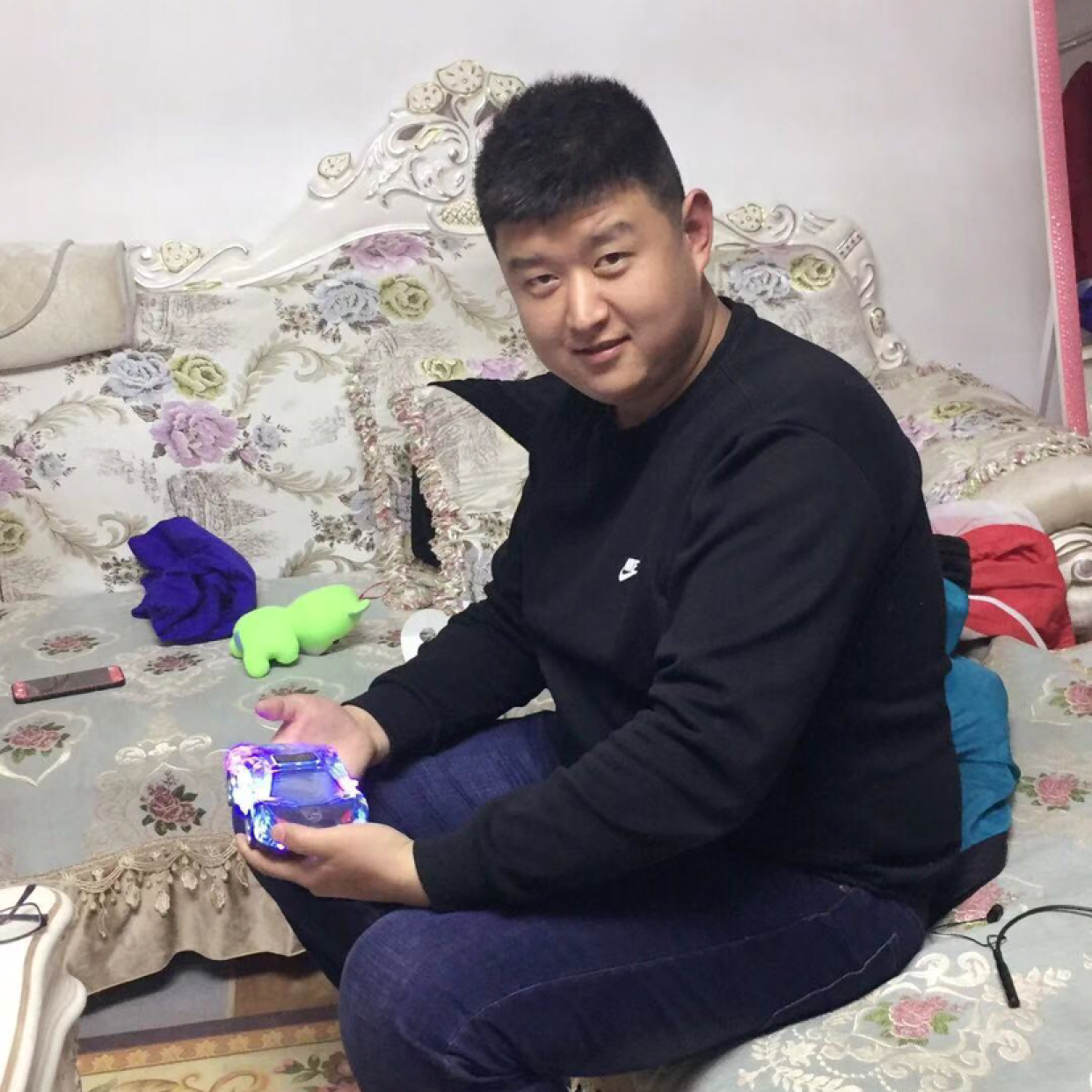 翅膀闻外向的照片