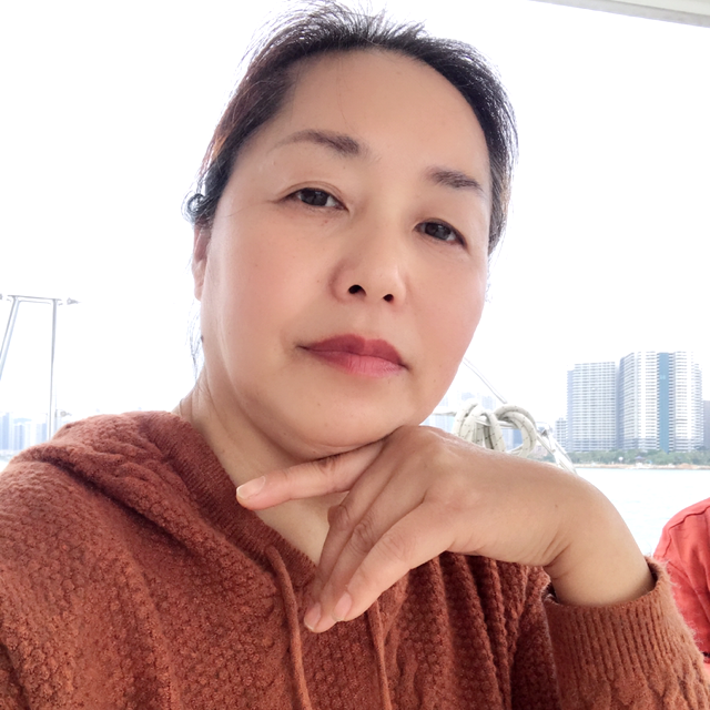 中年女姓的照片