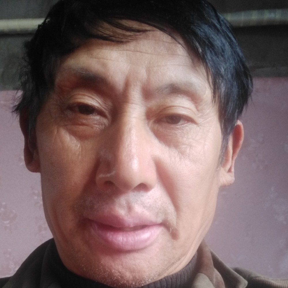 小熊猫深拥爱撒娇的照片
