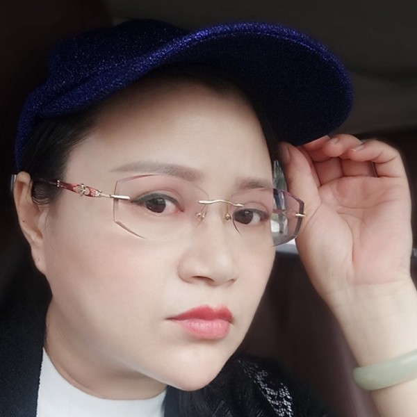 淡淡含羞草的照片