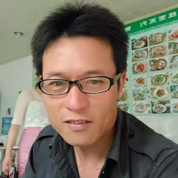 健康等待金毛的照片