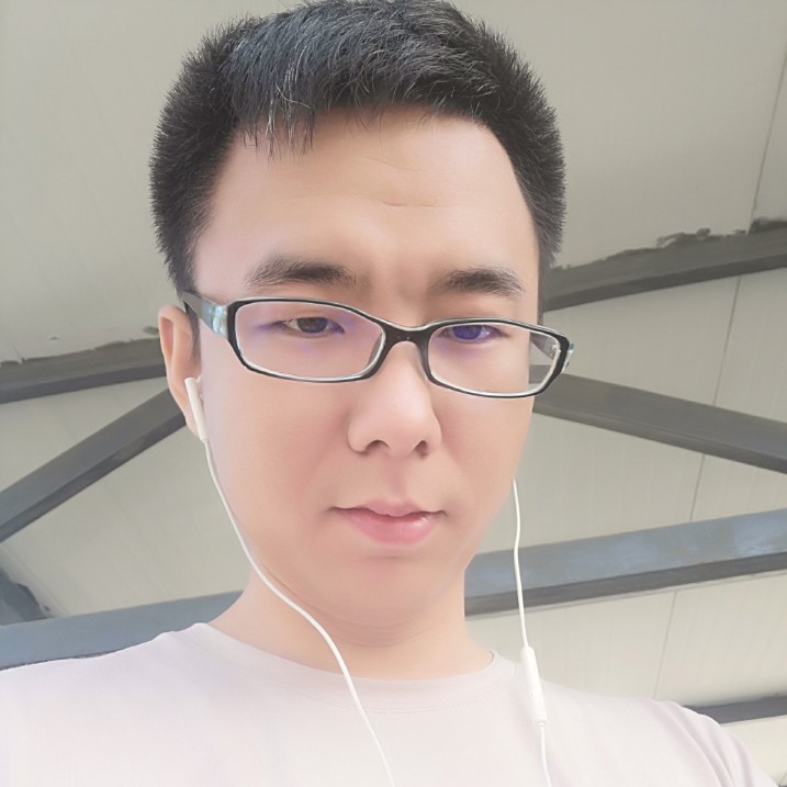 铃铛拿活泼的照片