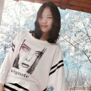 嗳妮·寻他的照片