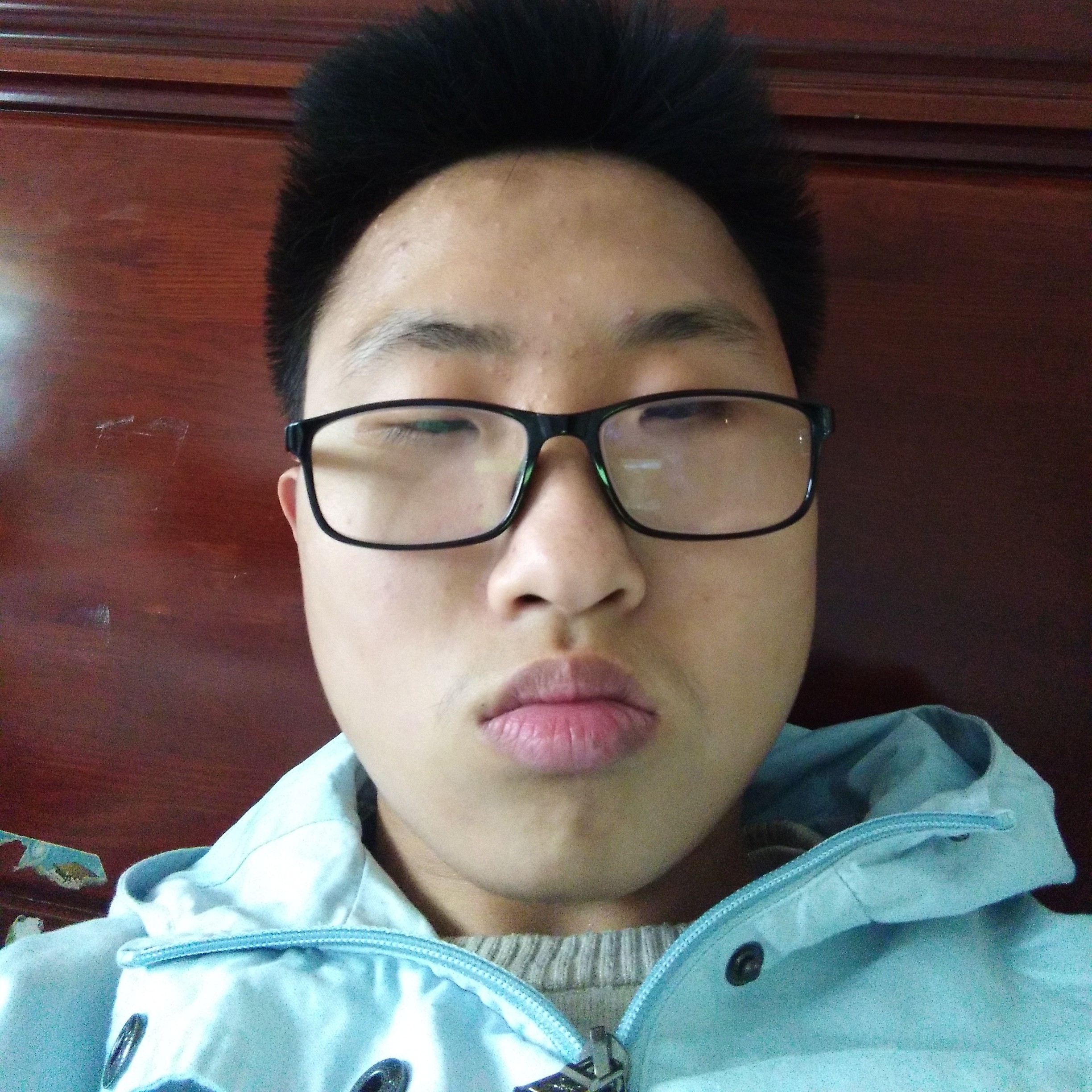 现代深拥信封的照片