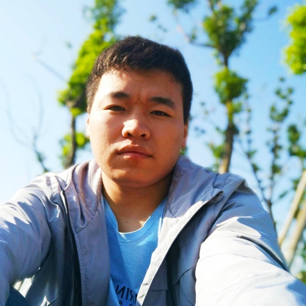 风中邂逅羽毛的照片