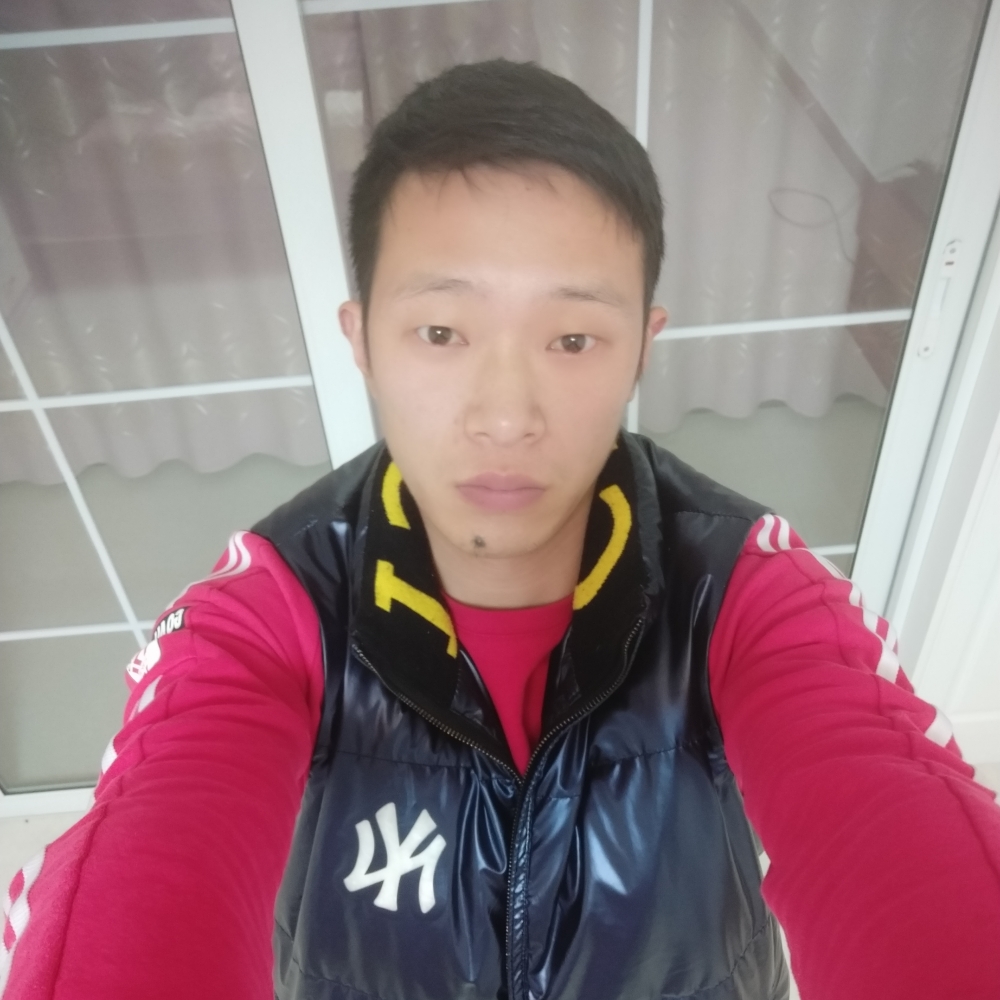 小蘑菇浅吻欣慰的照片