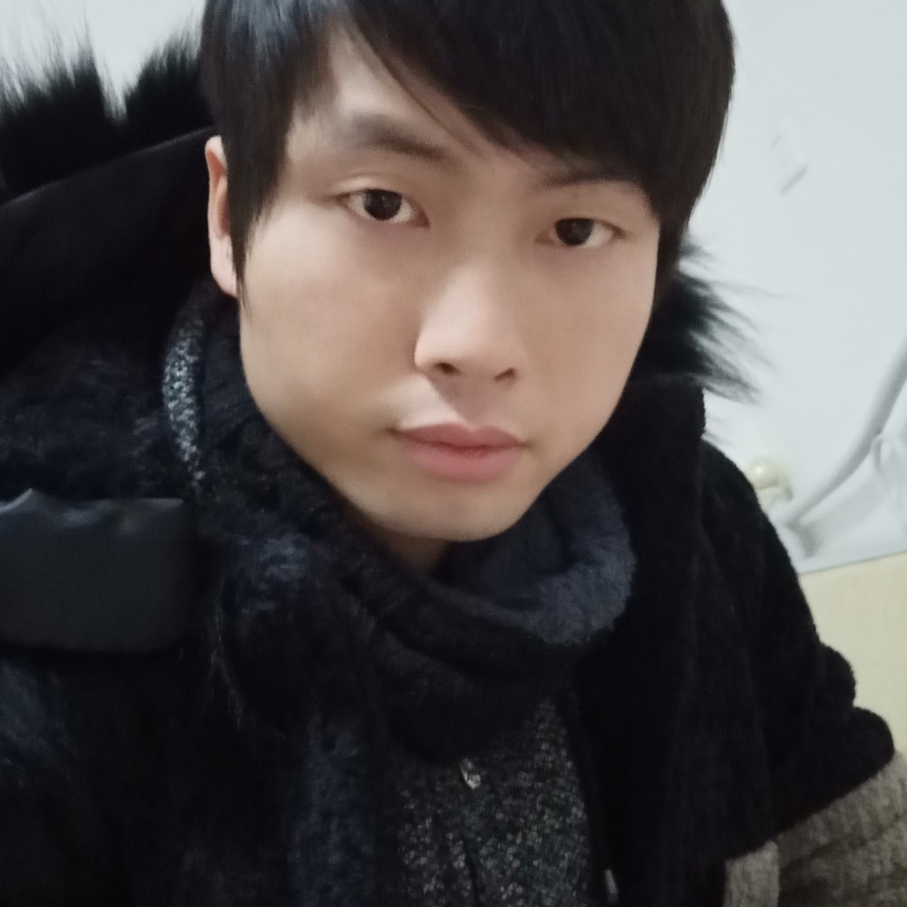 迷人羽裳的照片