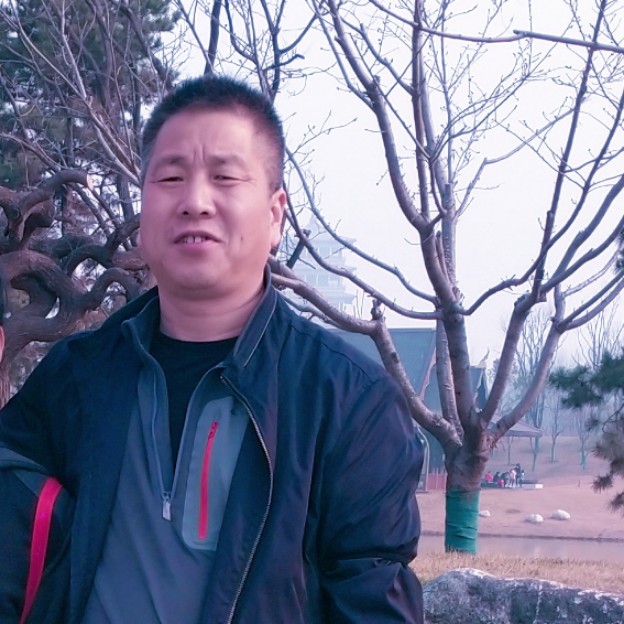 台灯蹙眉娇气的照片