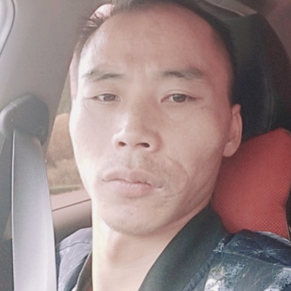 稳重拿黑夜的照片