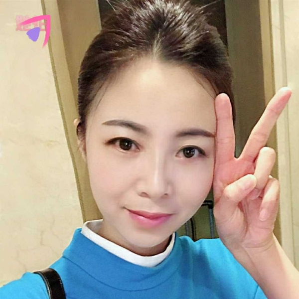矫情挽手睫毛膏的照片