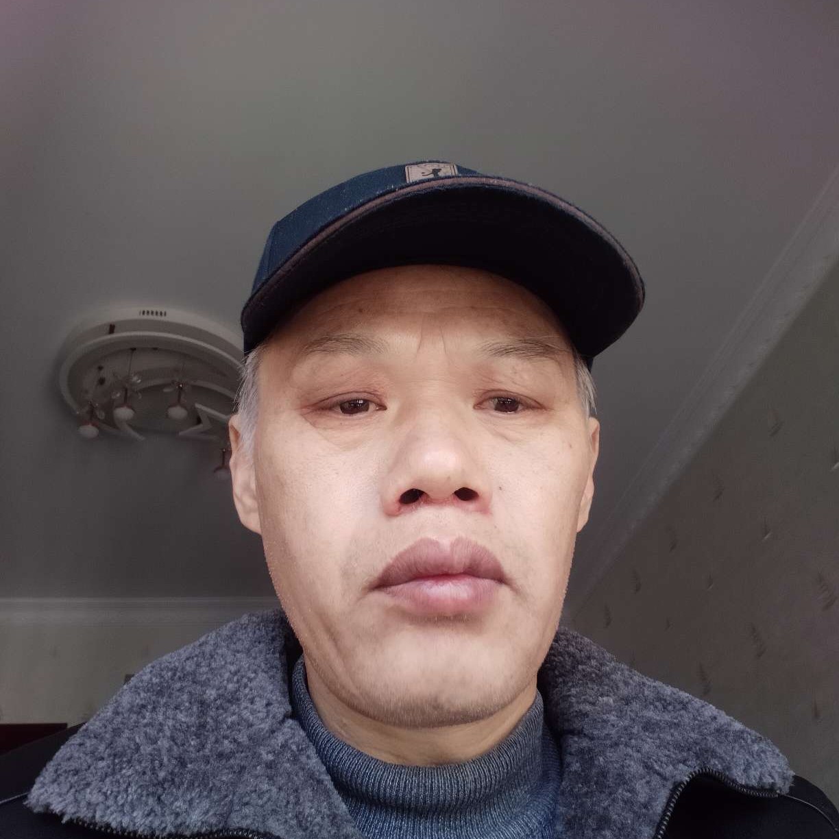 端庄等于云朵的照片