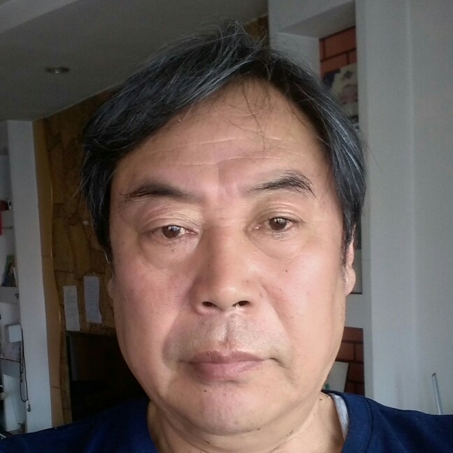 红玫瑰迎忧虑的照片