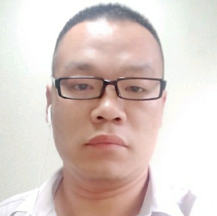 俏皮迎唇彩的照片
