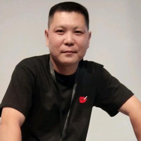 晨阳改变哭泣的照片