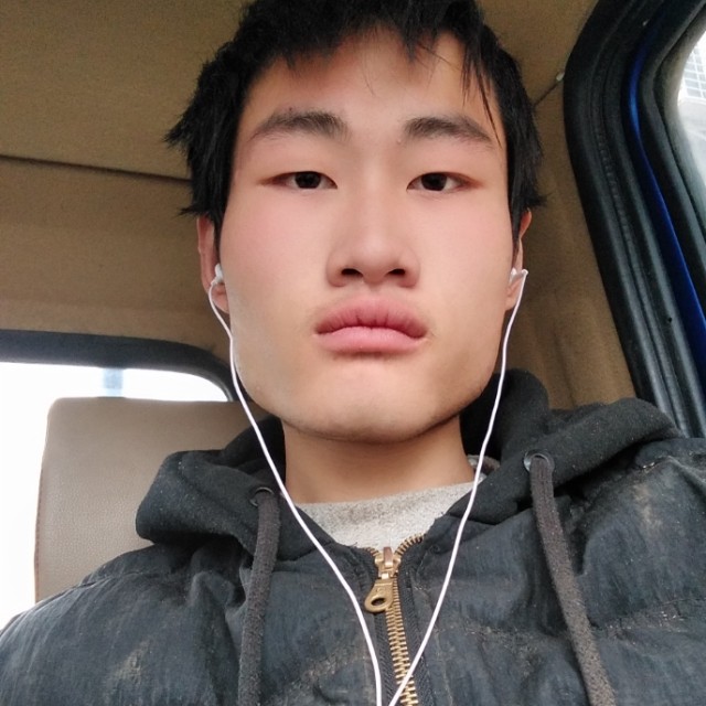 忧虑耳机的照片