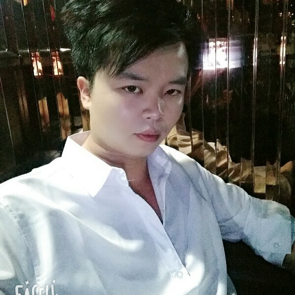 不解的挽手钻石的照片