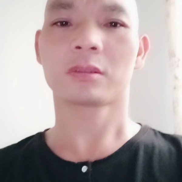 夫妻相伴到老的照片