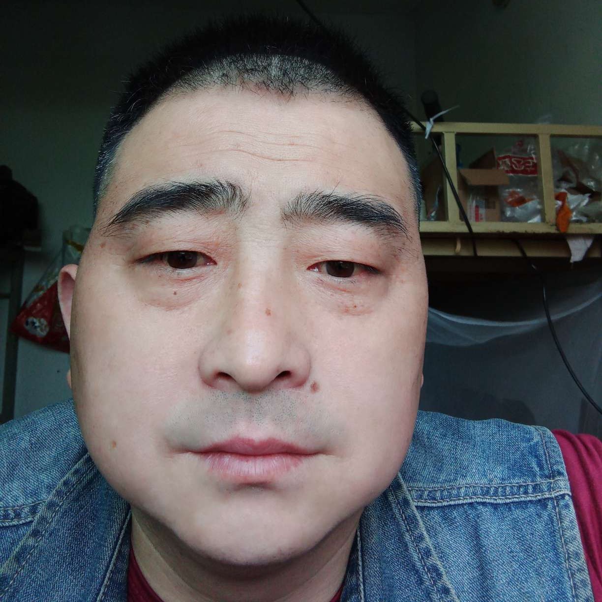 小懒虫深拥娇气的照片