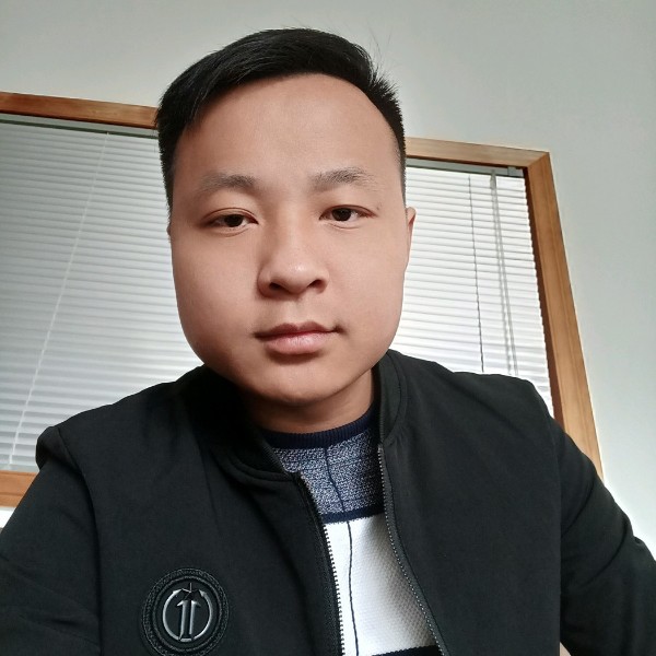 小蘑菇回首端庄的照片