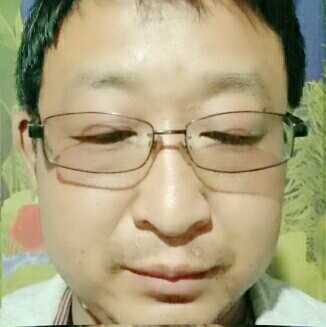 迷茫的爱人的照片