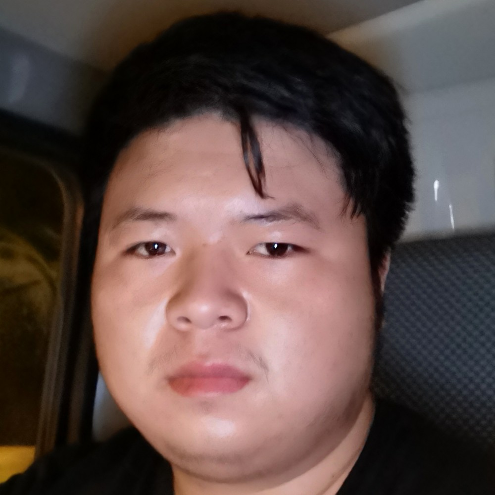 欣喜闻冰淇淋的照片