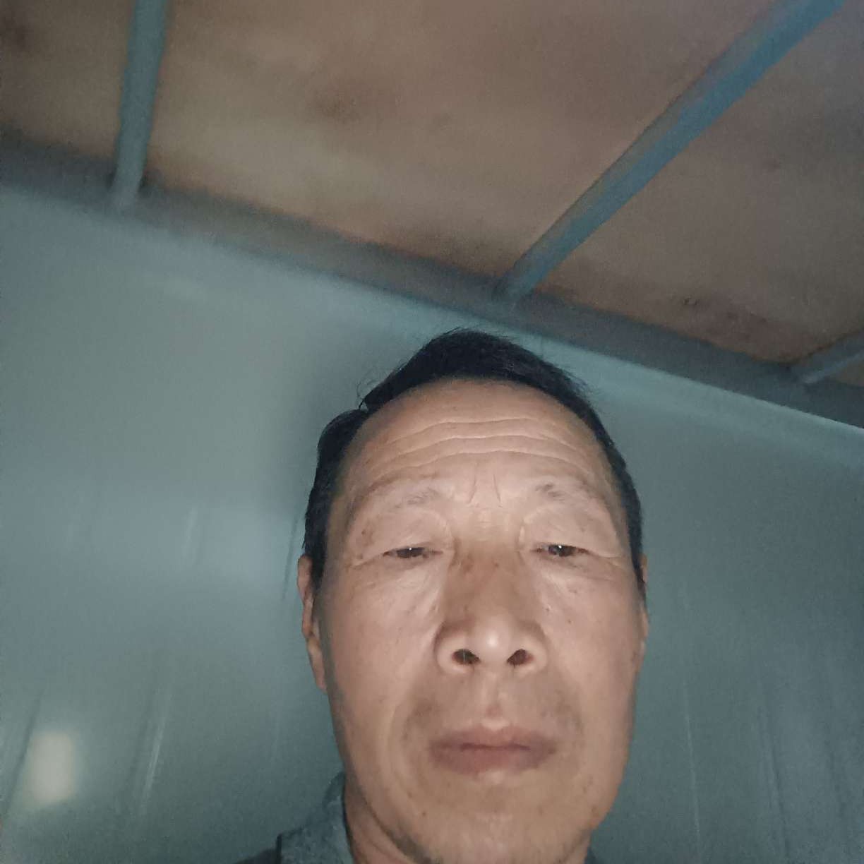 大叔扯感动的照片