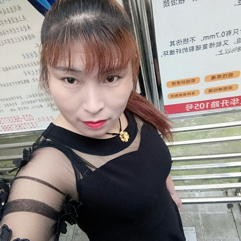 温暖挽手月光的照片